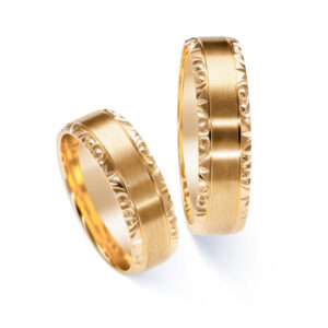 Obrączki ślubne z żółtego złota z grawerem